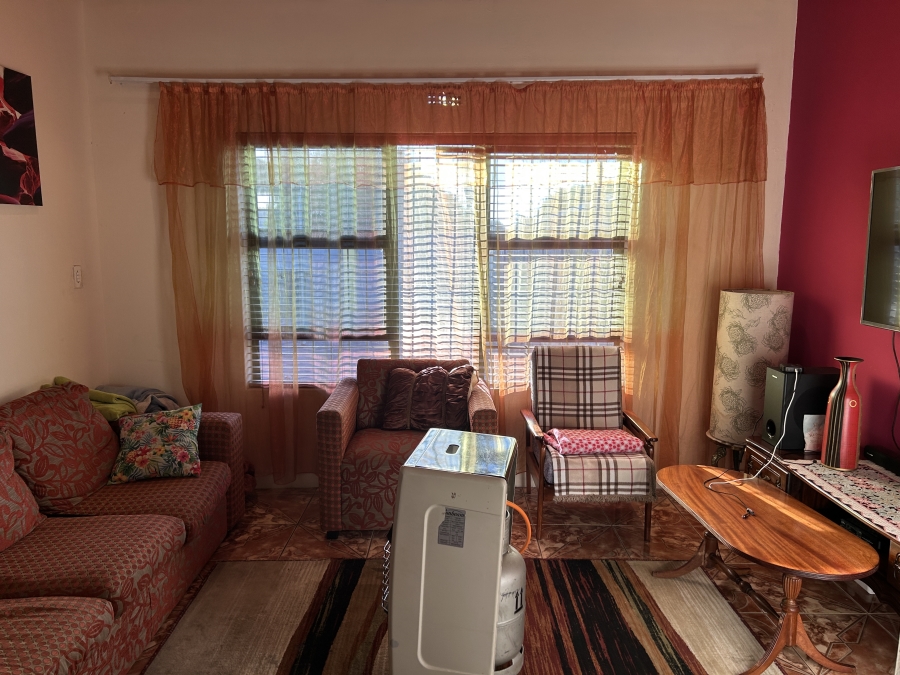 3 Bedroom Property for Sale in Peerless Park West Western Cape